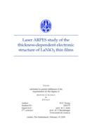 Laser ARPES study of the thickness-dependent electronic structure of LaNiO3 thin films